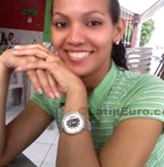 Date this young Brazil girl Fernanda from Brazlandia B408