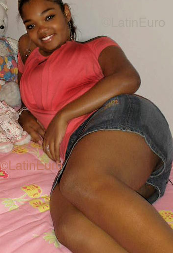 Date this fun Brazil girl Aline from RIO DE JANEIRO B4217