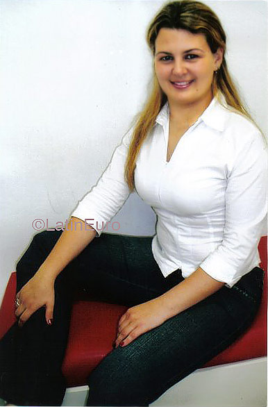 Date this hot Brazil girl Franciele from  B4371