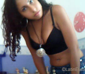 Date this attractive Brazil girl Viviane from  B4633