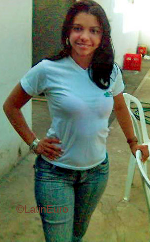Date this happy Brazil girl Aline from TERESINA B4652