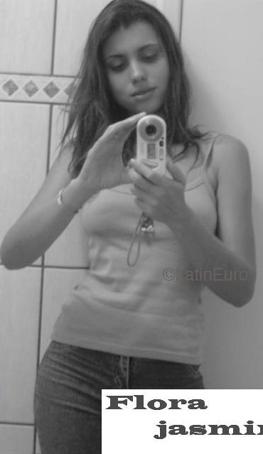 Date this beautiful Brazil girl Flora from ARACAJU B4705