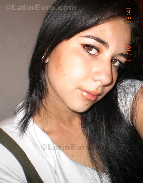 Date this attractive Brazil girl Anna from Petrolina B481