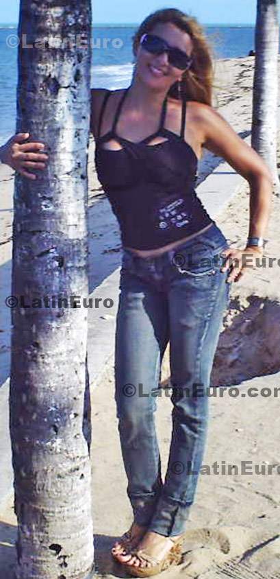 Date this stunning Brazil girl Simone from Porto Seguro B499
