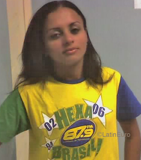 Date this voluptuous Brazil girl Nevinha from PARNAMIRIM B5008