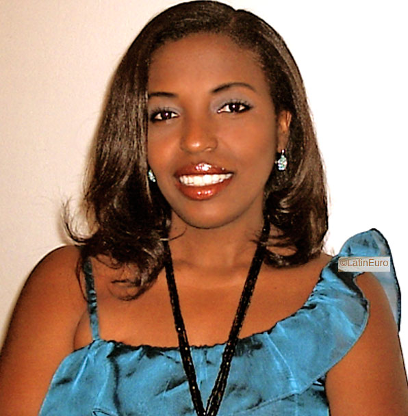 Date this delightful Brazil girl Ana from Salvador B5018