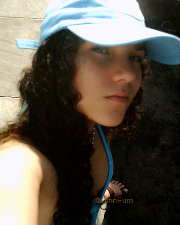 Date this attractive Brazil girl Ariana from RIO DE JANEIRO B5100