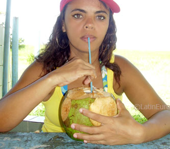 Date this funny Brazil girl Alexandra from RECIFE B5150