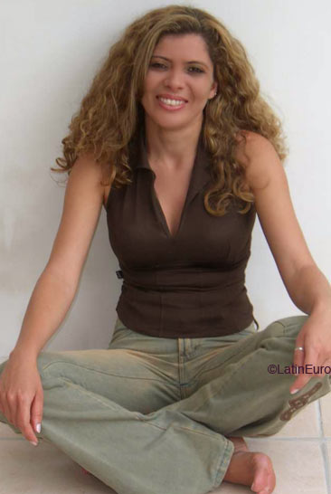 Date this hard body Brazil girl Rosangela from CUIABA B5209