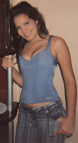 Date this sensual Brazil girl Aline from  B5394