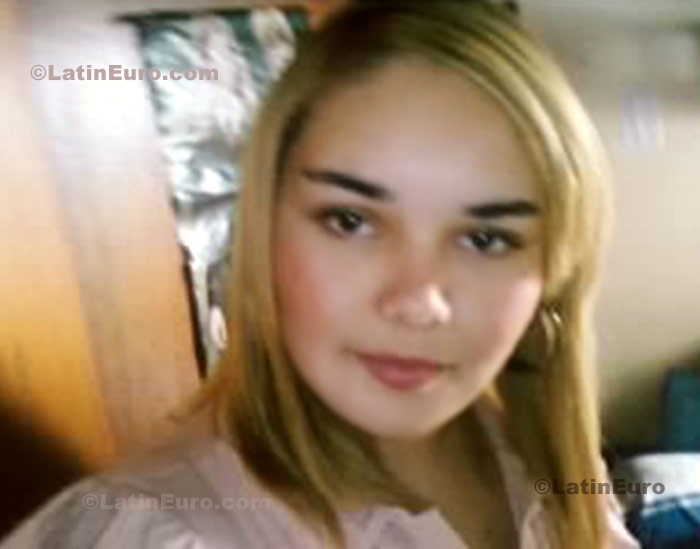 Date this beautiful Brazil girl Cintia from Brasilia B543