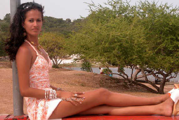 Date this lovely Brazil girl Taticlei from SALVADOR B5483