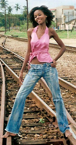 Date this attractive Brazil girl Marines from SALVADOR B5492