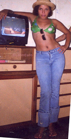 Date this hard body Brazil girl Aline from CONTAGEM B5630