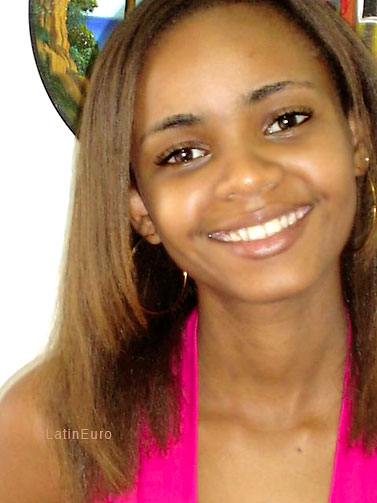 Date this hot Brazil girl Cris from RIO DE JANEIRO B5650
