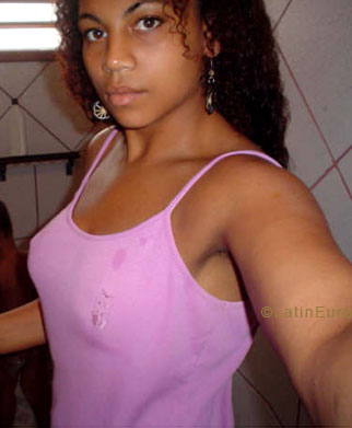 Date this lovely Brazil girl Vivian from SANTA CATARINA B5726