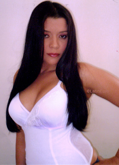 Date this happy Brazil girl Tania from CUIABA B5935