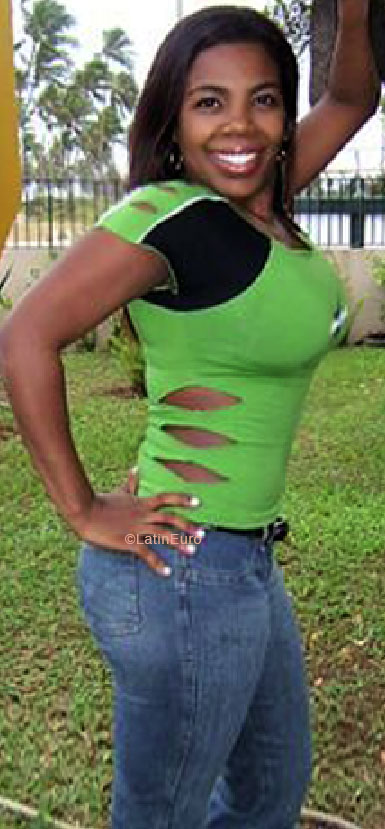 Date this tall Brazil girl Calusia from SALVADOR B6037