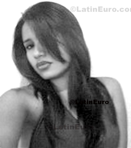 Date this fun Brazil girl Aline from Araguaina B605