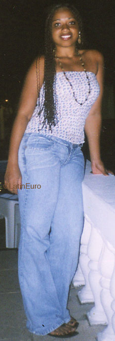 Date this happy Brazil girl Ligia from AIMORES B6090