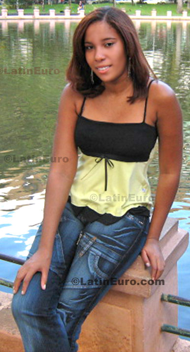Date this cute Brazil girl Roseane from Belo Horizonte B619