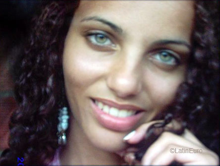 Date this attractive Brazil girl Leonice from RIO DE JANEIRO B6195