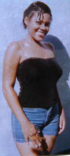 Date this nice looking Brazil girl Greida from SALVADOR B6245