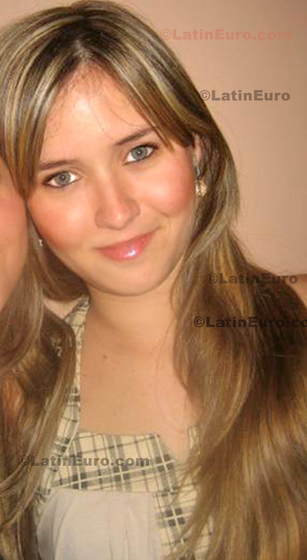 Date this foxy Brazil girl Fabricia from Goiania B637