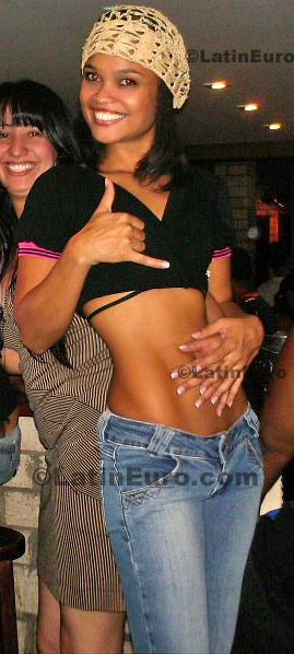 Date this hard body Brazil girl Cleide from Brasilia B639