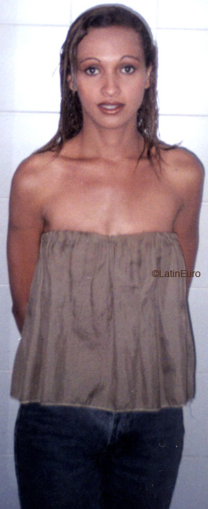 Date this hard body Brazil girl Fabiana from LEME B6460