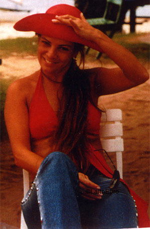 Date this exotic Brazil girl Claudia from BELO HORIZONTE B6691