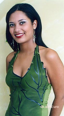 Date this charming Brazil girl Diana from BRASILIA B6709