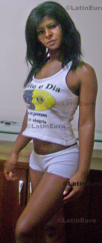Date this voluptuous Brazil girl Luciana from Rio De Janeiro B708