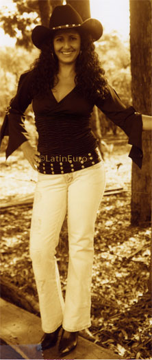 Date this charming Brazil girl Geyce from INHUMAS B7099