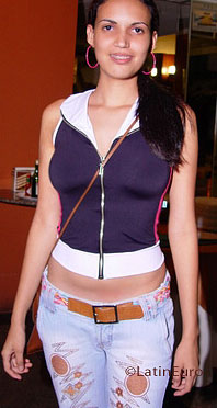 Date this happy Brazil girl Kelcia from RONDONOPOLIS B7105