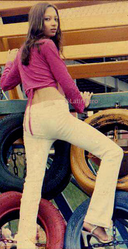 Date this cute Brazil girl Clarissa from  B7170