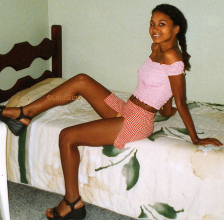 Date this exotic Brazil girl Geni from RIO DE JANEIRO B7542