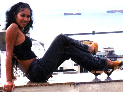 Date this hard body Brazil girl Fabiola from SALVADOR B7956