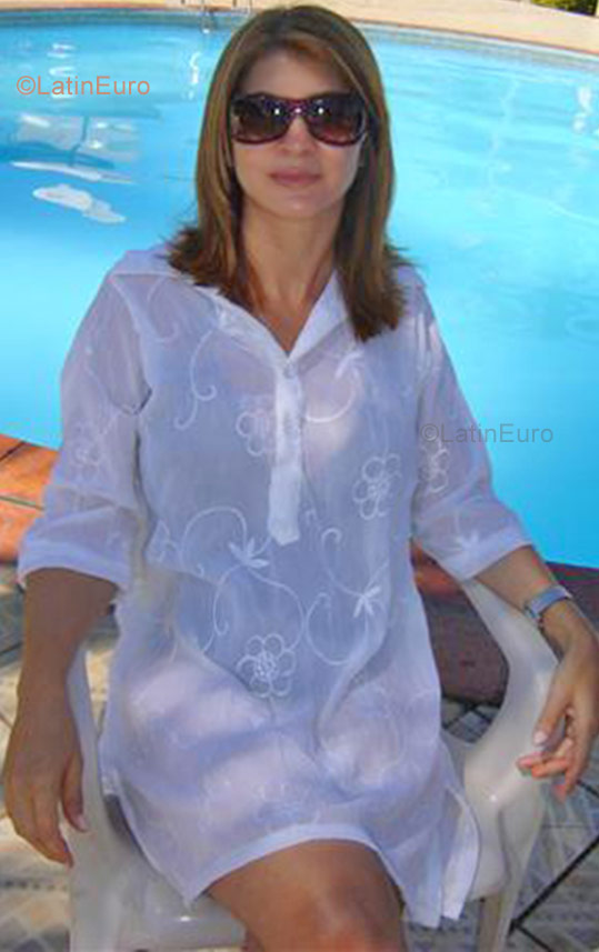 Date this attractive Brazil girl Edna from Goiania B809