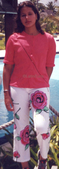 Date this delightful Brazil girl Nathally from JABOATAO B8185