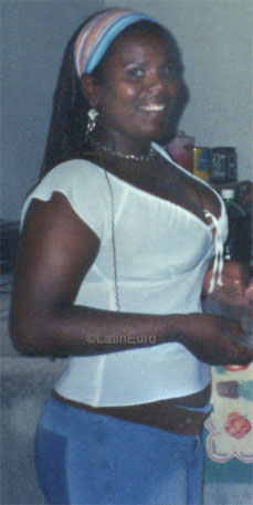 Date this happy Brazil girl Fabiana from RIO DE JANEIRO B8190