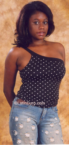 Date this attractive Brazil girl Patricia from RIO DE JANEIRO B8203