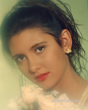 Date this happy Brazil girl Linara from BRASILIA B8244