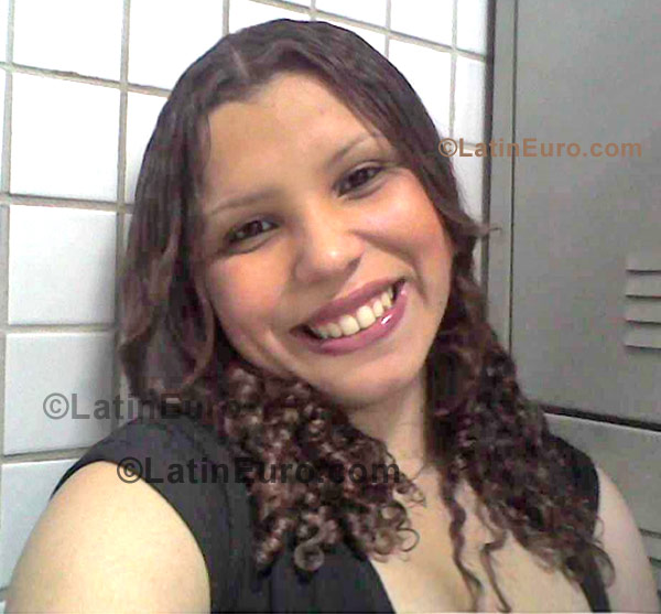 Date this attractive Brazil girl Poliane from Brasilia B841