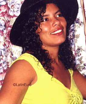 Date this nice looking Brazil girl Maria from PETROLINA B8441