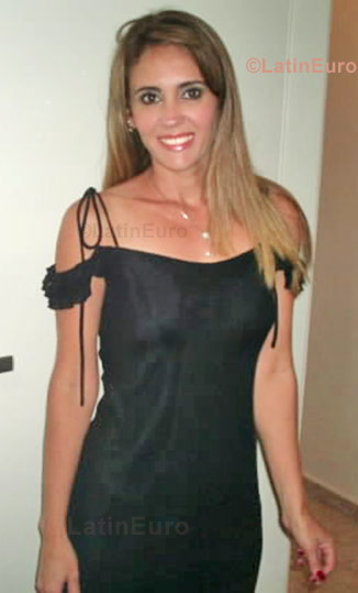 Date this nice looking Brazil girl Sandra from Catalao B852