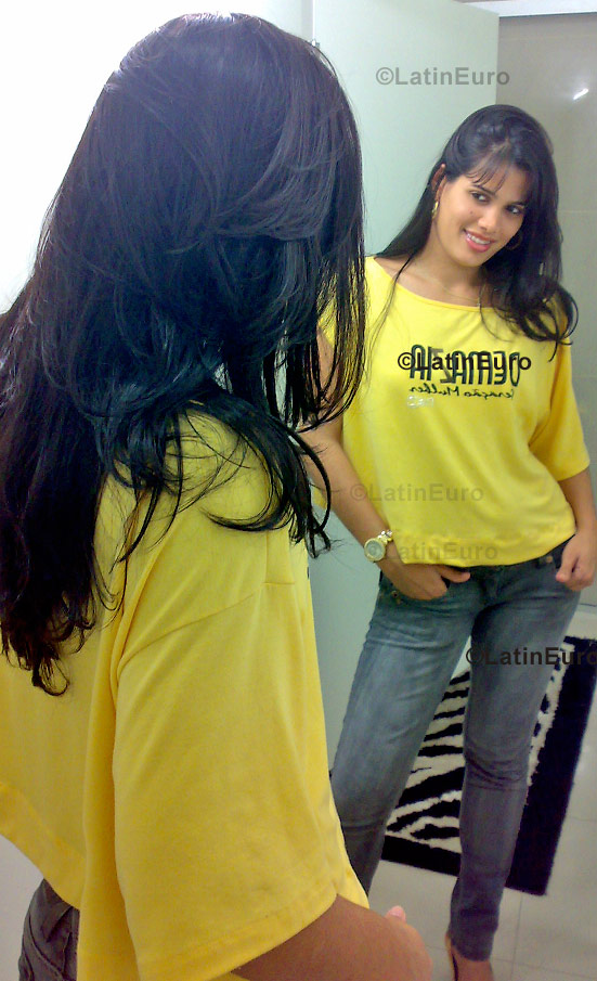 Date this attractive Brazil girl Ismenia from Feira de Santana B853
