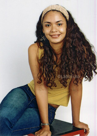 Date this gorgeous Brazil girl Ana from SALVADOR B8553