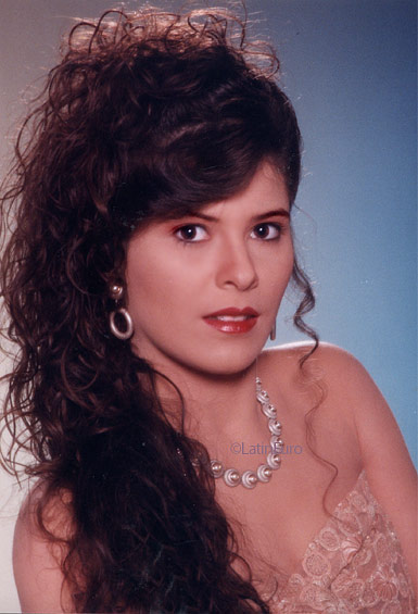 Date this lovely Brazil girl Valeria from SAO PAULO B8699