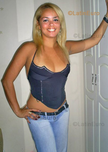 Date this charming Brazil girl Lyana from Rio de Janeiro B909